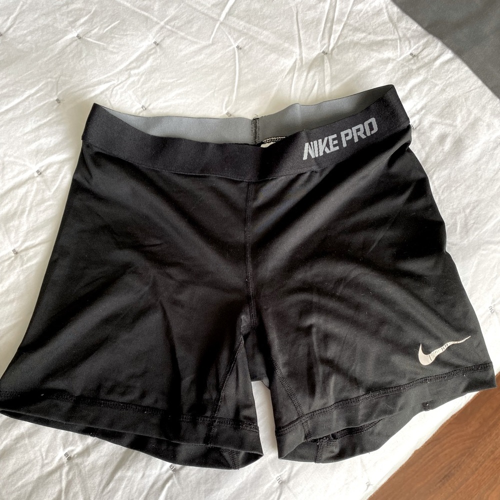 Black Nike Pro size M